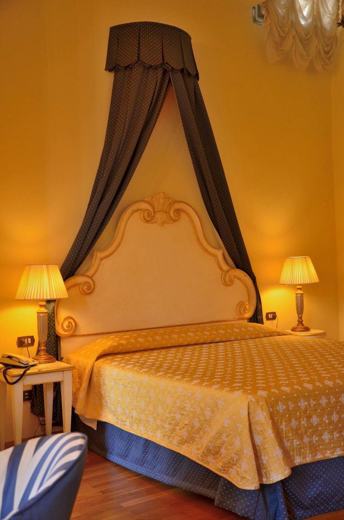 Michelangiolo Apartahotel