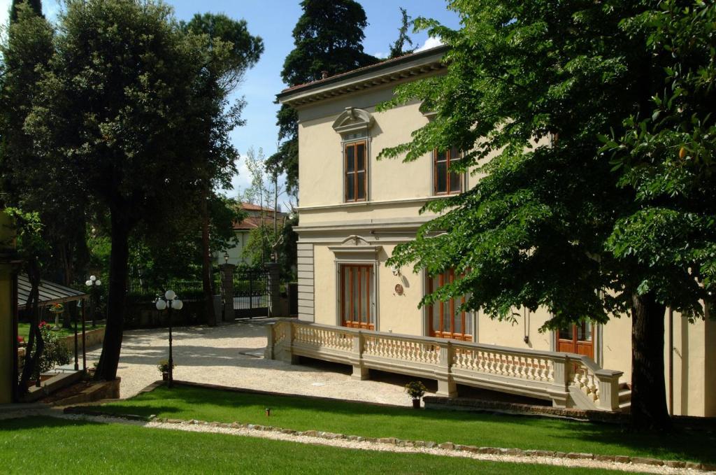 Michelangiolo Apartahotel